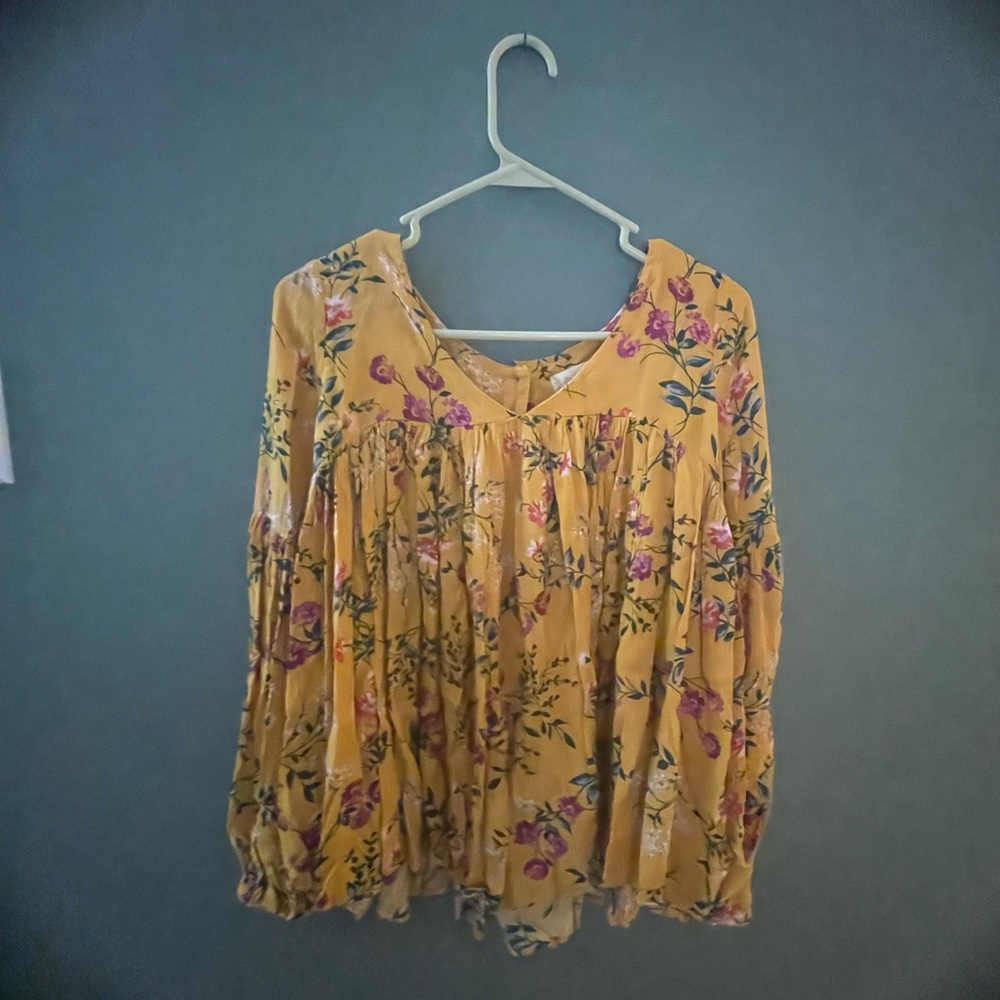 Beautiful dress with flowers it worn 3 times